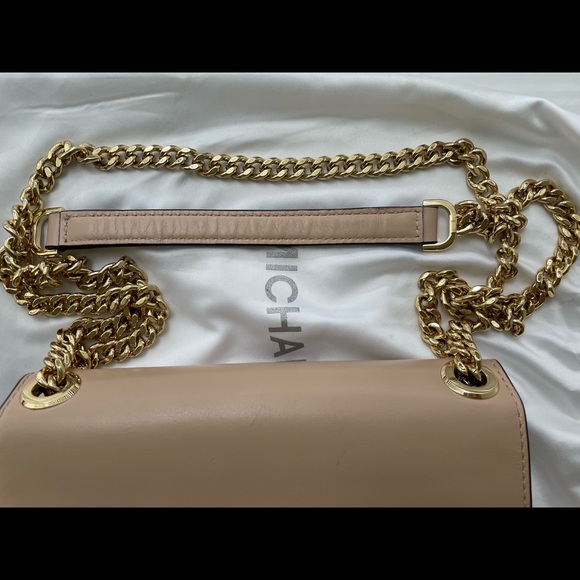 Michael Kors Sloan Editor Medium Chain Shoulder Bag in Oyster (Light Pink Beige) - Picture 3 of 13
